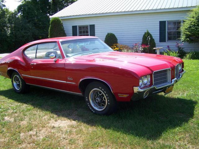 1971 Red Oldsmobile Cutlass Coupe