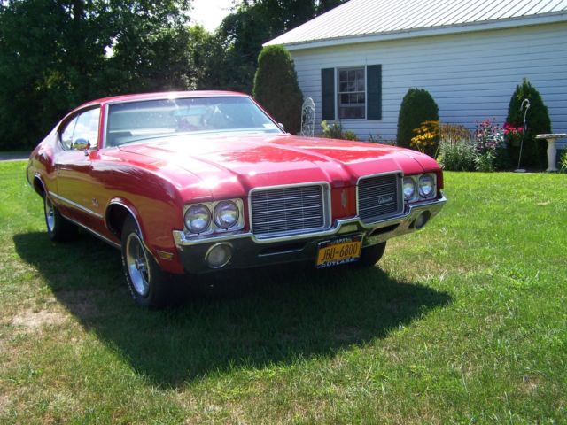 1971 Red Oldsmobile Cutlass Coupe