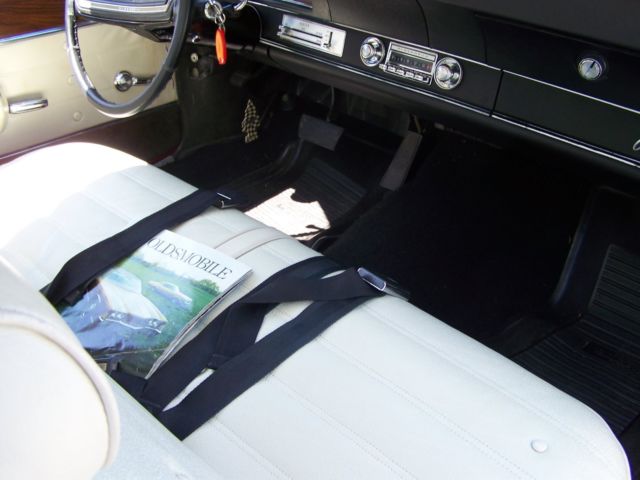 1971 Red Oldsmobile Cutlass Coupe