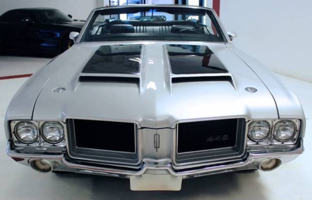 1971 Silver Oldsmobile 442 Coupe