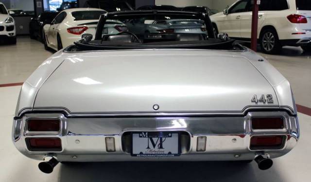 1971 Silver Oldsmobile 442 Coupe