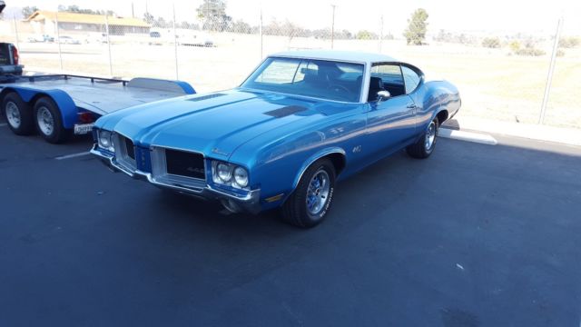 1971 Blue Oldsmobile Cutlass Coupe