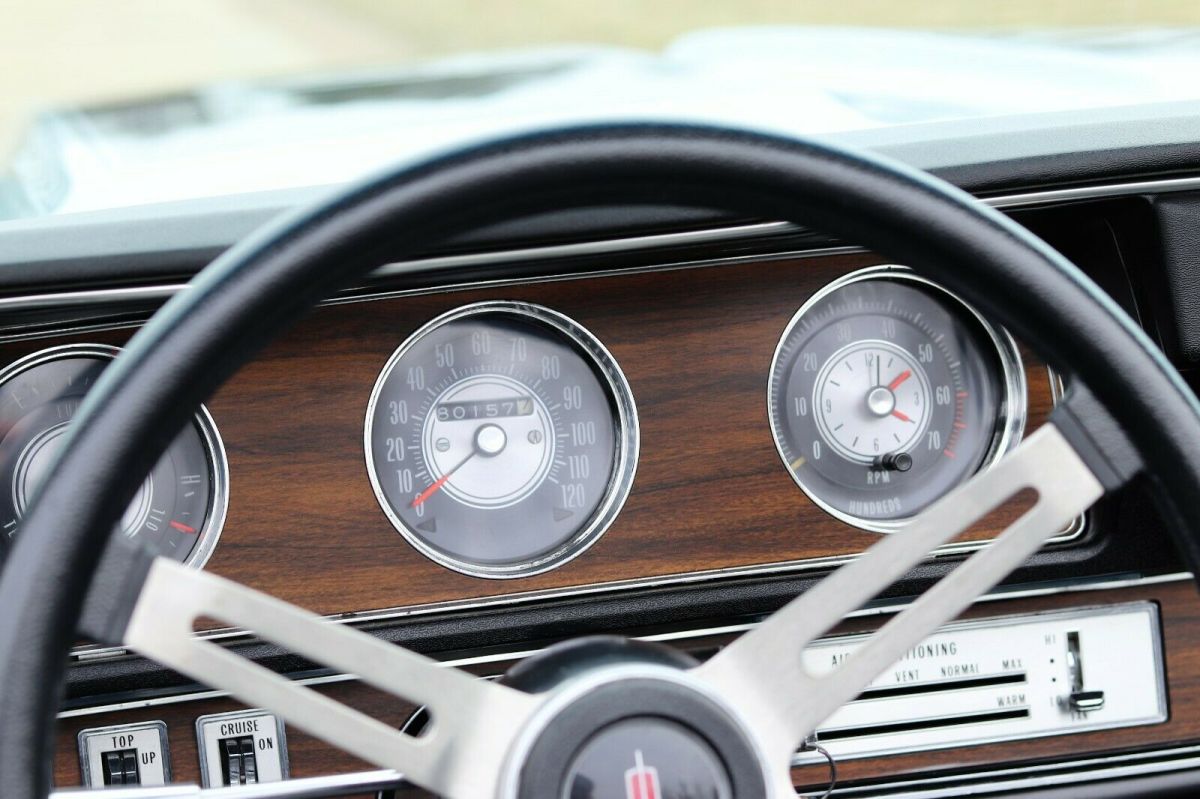 1971 Silver Oldsmobile 442 Convertible