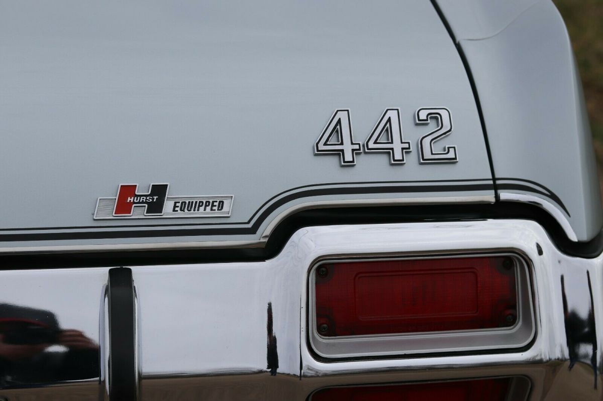 1971 Silver Oldsmobile 442 Convertible