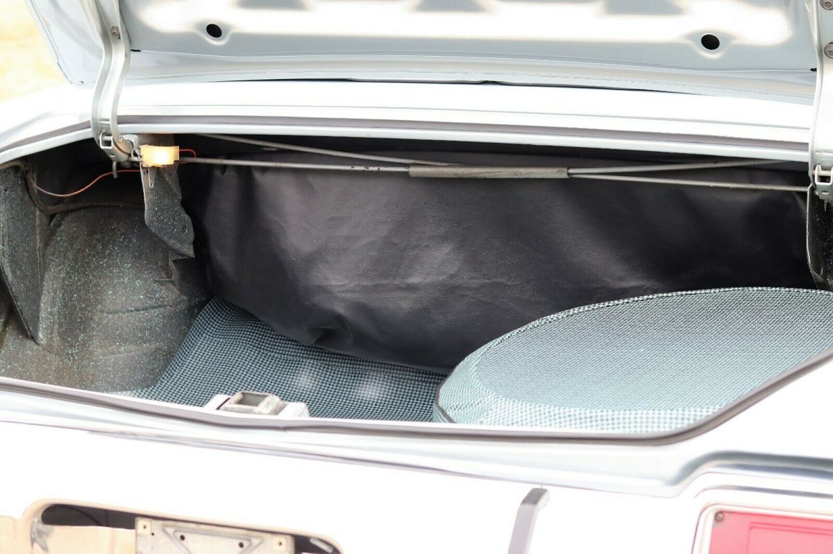 1971 Silver Oldsmobile 442 Convertible