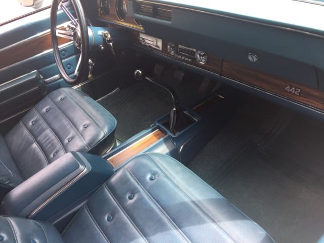 1971 Silver Oldsmobile 442