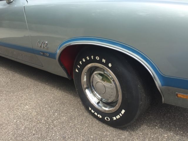 1971 Silver Oldsmobile 442