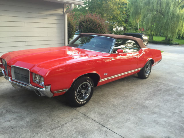 1971 Red Oldsmobile Cutlass Coupe