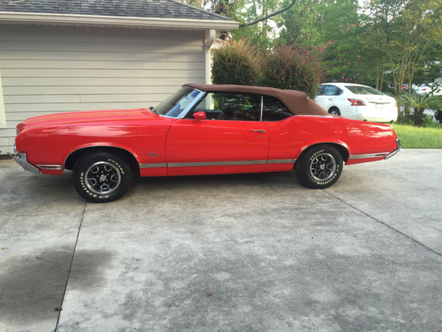 1971 Red Oldsmobile Cutlass Coupe
