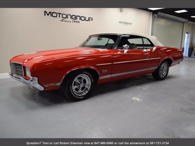 1971 Red Oldsmobile Cutlass --