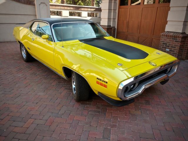 1971 Curious Yellow Plymouth Hemi Coupe