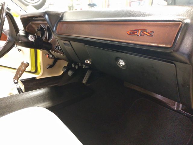 1971 Curious Yellow Plymouth Hemi Coupe