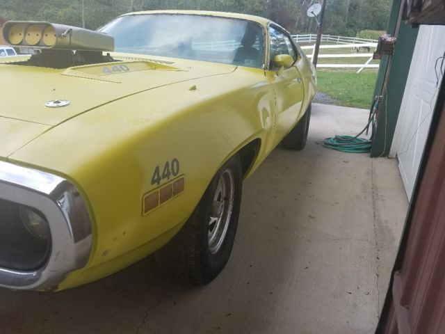 1971 Yellow Plymouth Road Runner Coupe