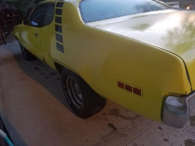 1971 Yellow Plymouth Road Runner Coupe