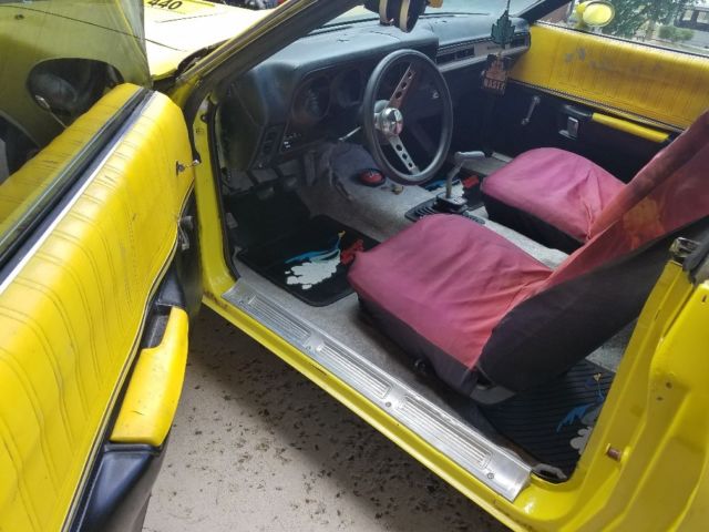 1971 Yellow Plymouth Road Runner Coupe