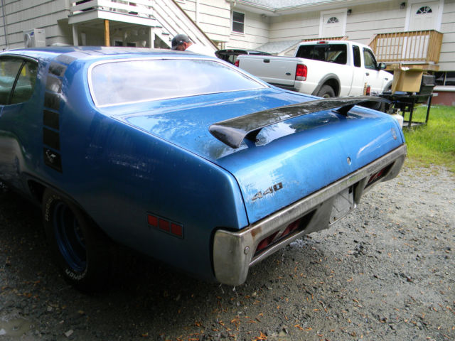 1971 blue Plymouth Road Runner Coupe