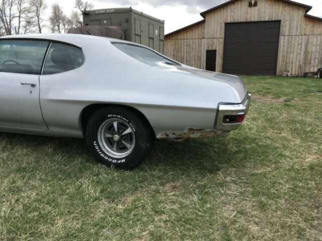 1971 Silver Pontiac GTO Coupe