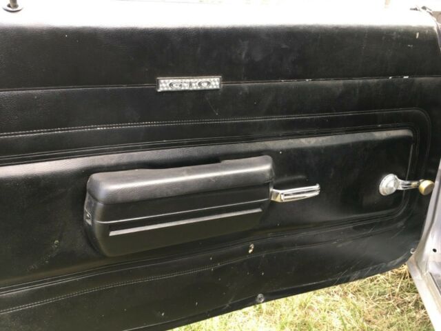 1971 Silver Pontiac GTO Coupe