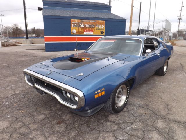 1971 Blue Plymouth Road Runner Coupe
