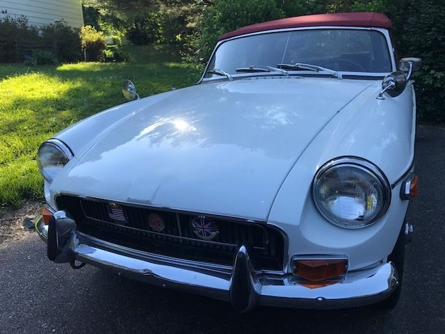 1971 White MG MGB Convertible