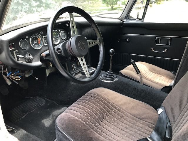 1971 White MG MGB Convertible