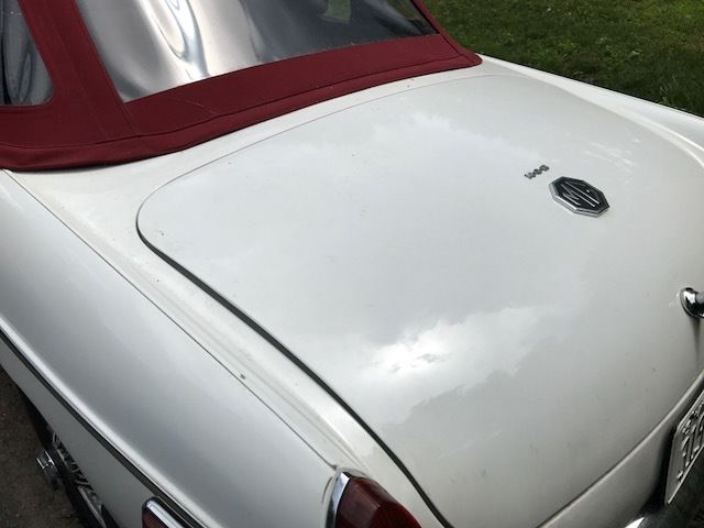 1971 White MG MGB Convertible