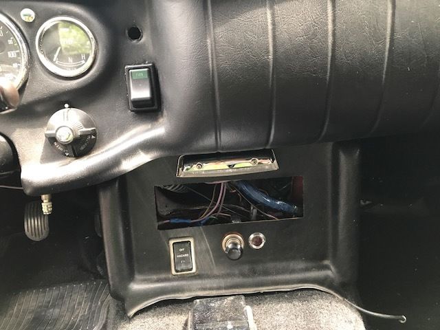 1971 White MG MGB Convertible