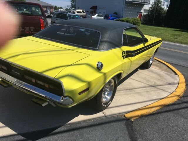 1971 Yellow Dodge Challenger Coupe
