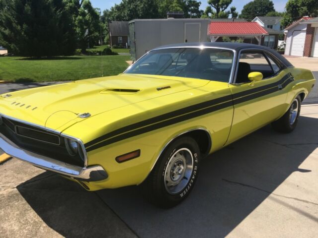 1971 Yellow Dodge Challenger Coupe