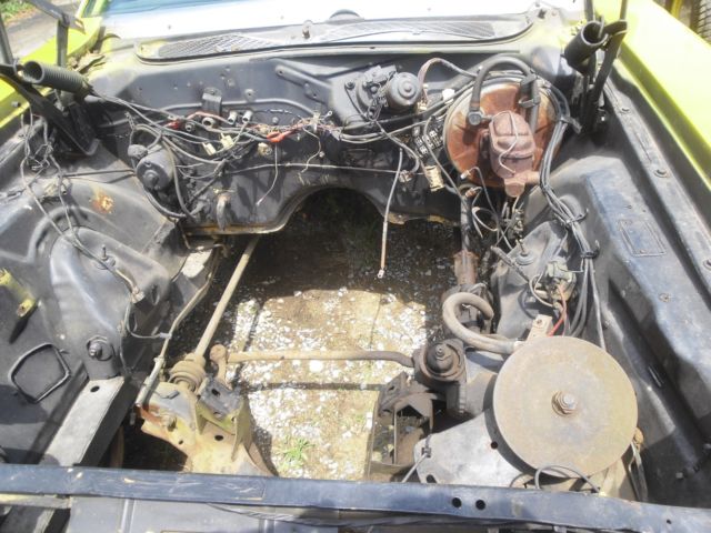 1971 Yellow Plymouth Road Runner