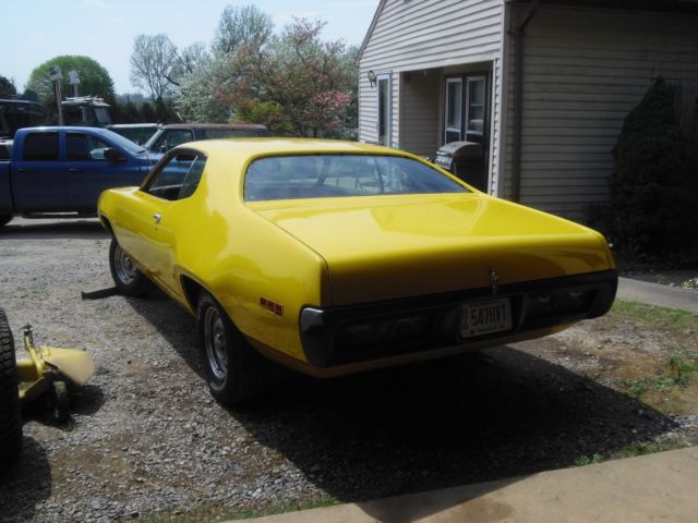 1971 Yellow Plymouth Road Runner