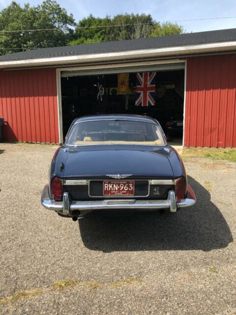 1971 Jaguar XJ6 Sedan