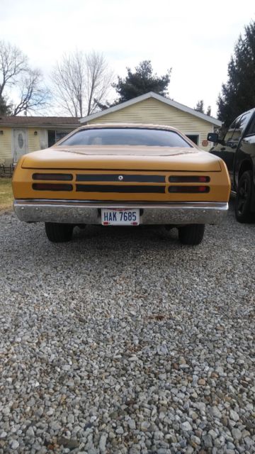 1971 Yellow Dodge Super bee valiant Coupe