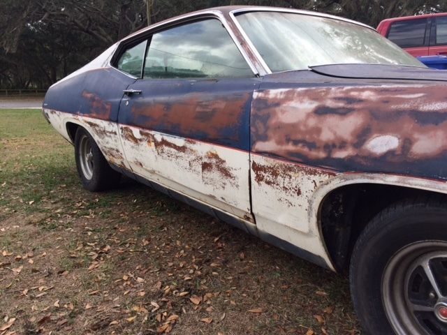 1971 White/Blue Ford Torino Fastback