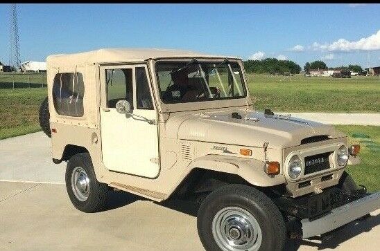 1971 Tan Toyota Land Cruiser SUV