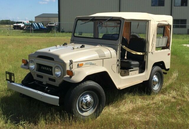 1971 Tan Toyota Land Cruiser SUV