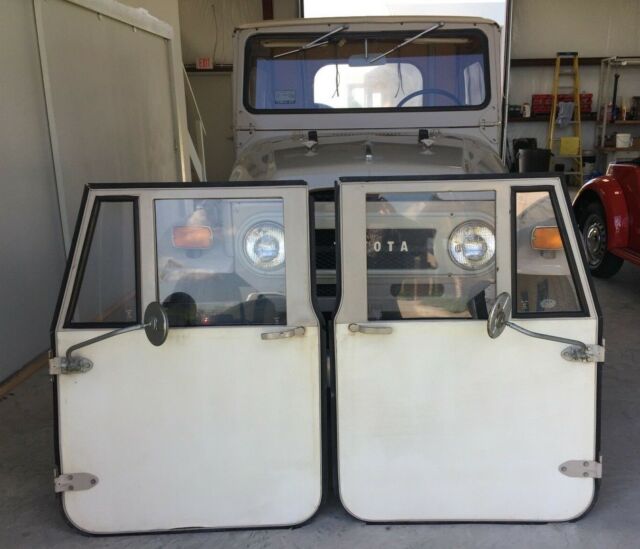 1971 Tan Toyota Land Cruiser SUV