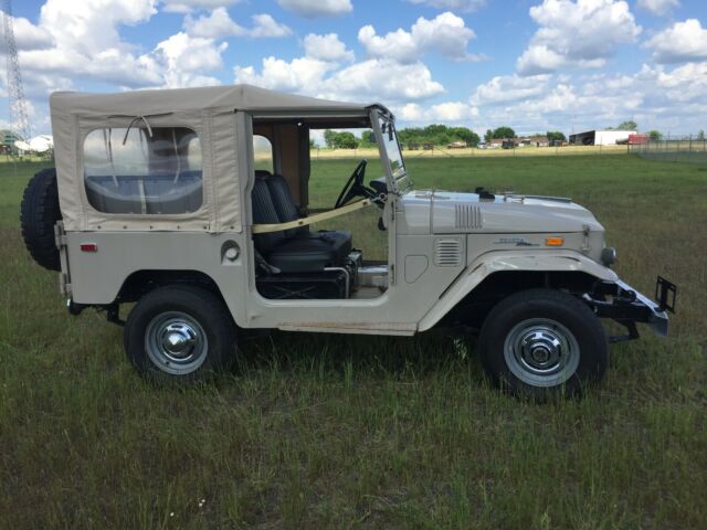 1971 Tan Toyota Land Cruiser SUV