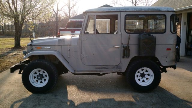 1971 Tan Toyota FJ Cruiser