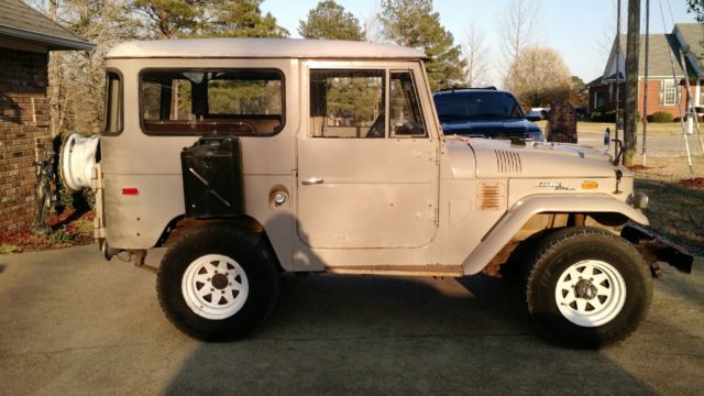 1971 Tan Toyota FJ Cruiser