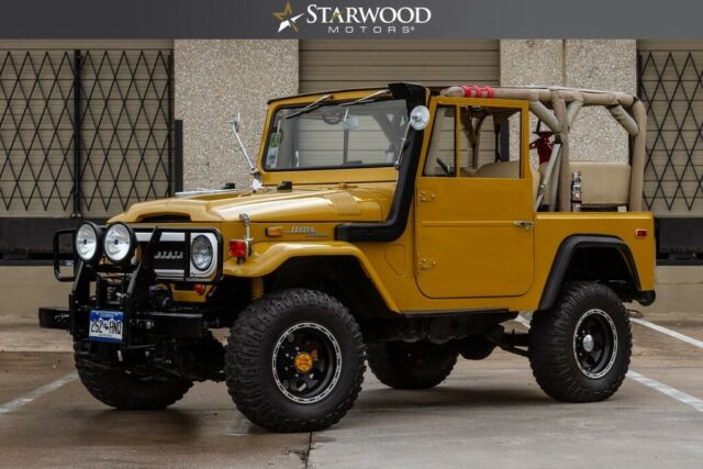 1971 Yellow Toyota FJ Cruiser FJ-40