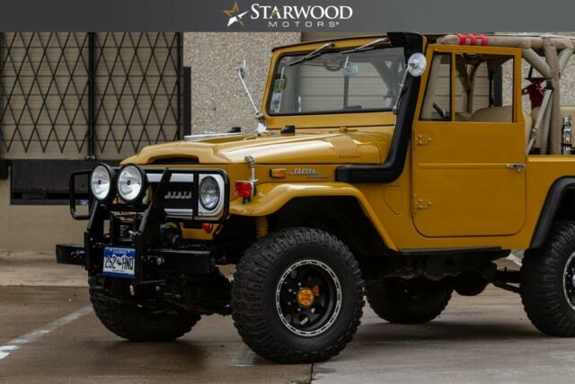 1971 Yellow Toyota FJ Cruiser FJ-40