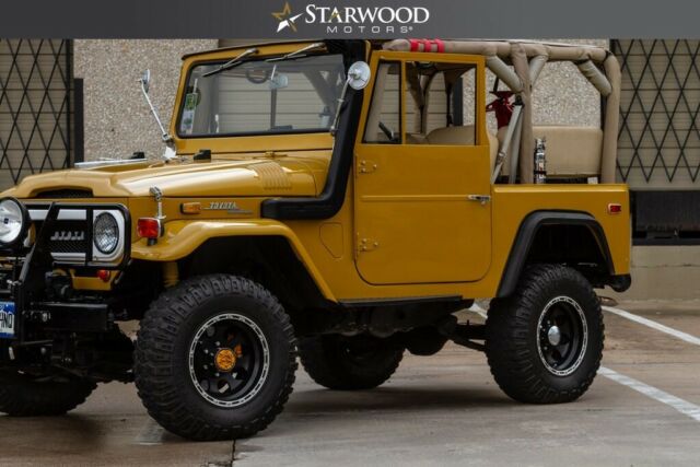 1971 Yellow Toyota FJ Cruiser FJ-40