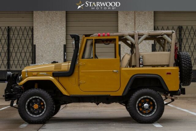 1971 Yellow Toyota FJ Cruiser FJ-40
