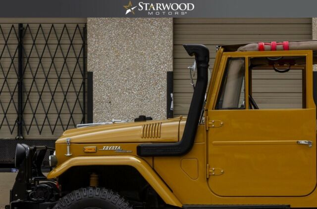 1971 Yellow Toyota FJ Cruiser FJ-40