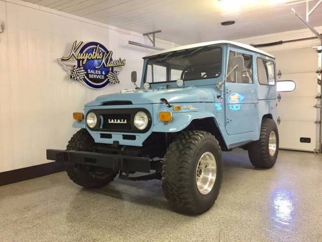 1971 Blue Toyota FJ Cruiser SUV