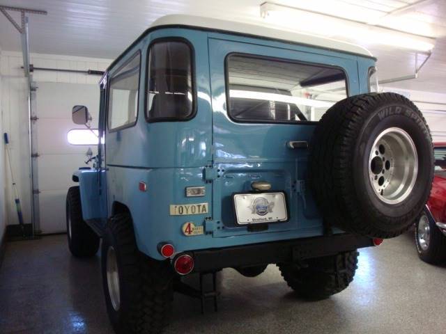 1971 Blue Toyota FJ Cruiser SUV