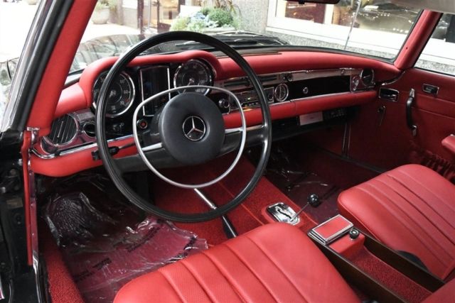 1971 Black Mercedes-Benz 200-Series Convertible