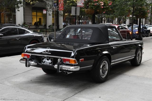 1971 Black Mercedes-Benz 200-Series Convertible