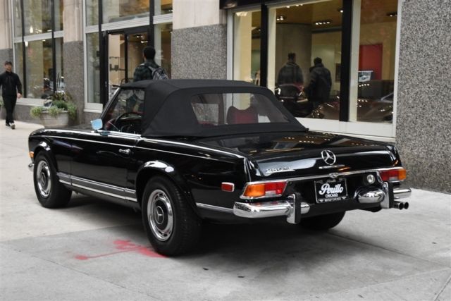 1971 Black Mercedes-Benz 200-Series Convertible